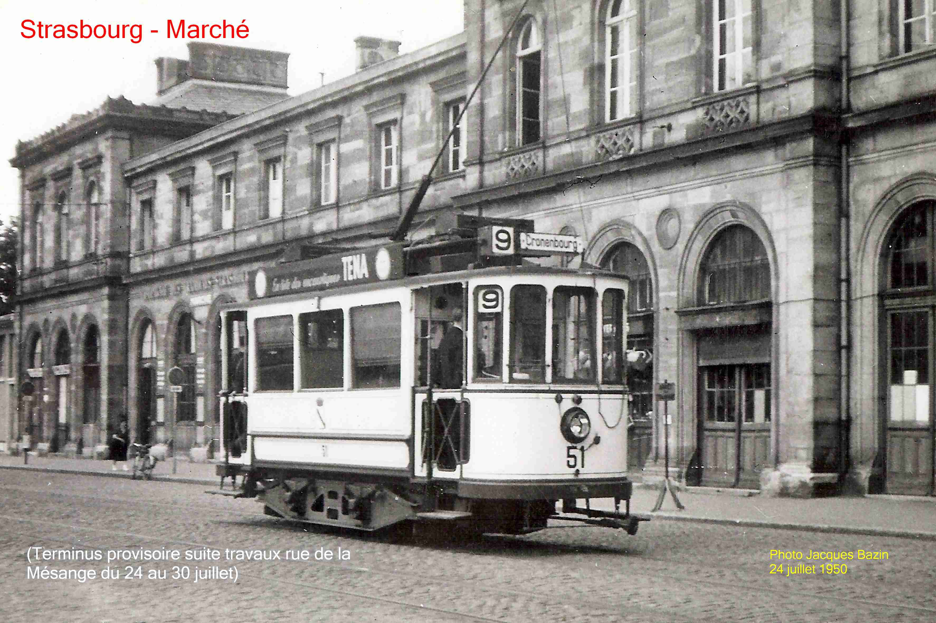 La motrice n� 51 devant l'ancienne gare.